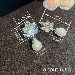 Orecchini a Foglia con Perle e Cristalli per Donne, Eleganti Accessori Ispirati alla Natura per Uso Quotidiano - Product Image 5
