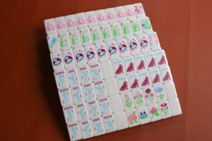 Tuiles de Mahjong de luxe américaines à motif Thumbs up Tulip Carnation Iris Grass Blade Monogram, Tuiles de Mahjong américaines, Ensemble de tuiles de Mahjong américaines - Product Image 5