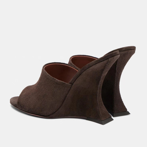 Sandalias de tacón de cuña de ante con diseño único para mujer, estilo peep toe, mules de verano, colores personalizados, sandalias deslizantes - Product Image 3