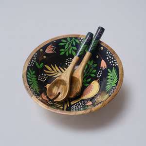 Bol unique en bois peint à la main sur fond noir avec oiseau coloré et art botanique, à prix de gros. - Product Image 1