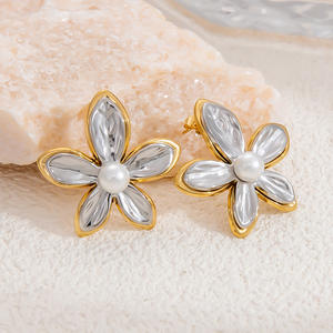 Pendientes de Perlas con Incrustaciones de Flores, Chapados en Oro de 18K, Acero Inoxidable, para Uso Diario, Conjunto de Joyería Fina - Product Image 2