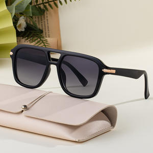 Gafas de sol cuadradas unisex, montura negra de PC, protección UV400, lentes de clase 2 para conducir al aire libre, diseño moderno - Product Image 1