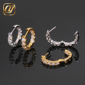 Boucles d'oreilles créoles inversées en argent sterling S925 entièrement pavées de moissanite VVS, style Huggie rond glacé, testées au diamant - Product Image 2