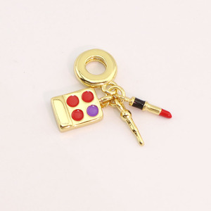 JS1777 Breloques pendantes européennes en émail, motifs valise, passeport, parfum, talon, rouge à lèvres, cosmétique, stylo de maquillage, <span class=keywords><strong>talons</strong></span> hauts, escarpins - Product Image 4