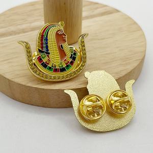 Vendita all'ingrosso antico Egitto in morbido smalto reginetta con diamanti in oro faraone stemmi pressofusione per donna cappotto petto - Product Image 4