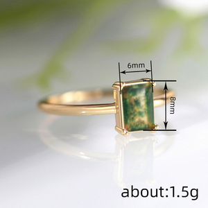 Anello con Gemma Taglio Smeraldo Geometrico T0971 in Oro Giallo con Montatura a Griffe, Gioiello Raffinato da Donna per Fidanzamento - Product Image 4