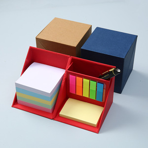 Blocco Note Adesivo Personalizzato Pieghevole Quadrato 9x9cm con Portapenna - Product Image 1