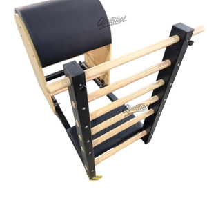 Baril d'escalier de Pilates portable et réglable avec design de <span class=keywords><strong>chaise</strong></span> Wunda - Équipement en bois d'érable peu encombrant pour la salle de sport à domicile et le studio - Product Image 3