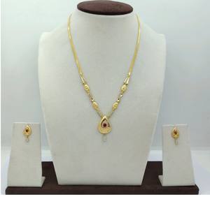 Ensemble collier et boucles d'oreilles élégants en or avec pendentif en pierre rouge, design traditionnel, bijoux fins, cadeau pour femme - Product Image 1