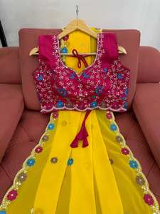 Traje de Saree de Diseño de Lujo con Hilo y Lentejuelas Intrincados y Adornos de Moti para Mujer, Uso Diario o para Fiestas, para Exportación - Product Image 6