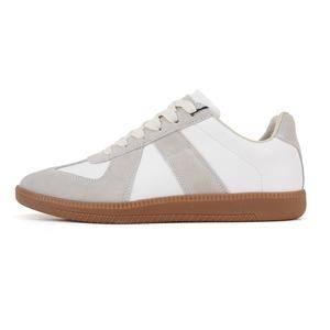 รองเท้าผ้าใบส้นเตี้ยหนังสีขาวสไตล์วินเทจของฮ่องกงรองเท้ากีฬาสำหรับเดินลำลองทุกฤดูดีไซน์ใหม่สำหรับผู้ชายผู้หญิง - Product Image 2