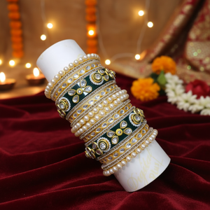 Conjunto de Joyería Fina Chapada en Oro con Piedras Kundan y Perlas, Brazalete Acrílico, Joyería Tradicional India para Fiestas y Bodas - Product Image 3