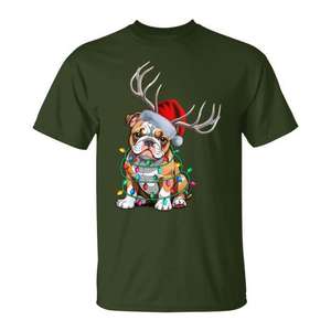T-shirt Bouledogue américain avec lumières de Noël, chapeau du Père Noël et rennes - Product Image 1