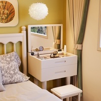 Coiffeuse moderne en bois massif avec miroir rabattable et éclairage LED, design ultra-étroit pour petite chambre à coucher