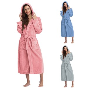 Ensemble de peignoirs et de pantoufles en molleton de flanelle de polyester doux écologique pour femmes Séchage rapide et coloré avec logo personnalisé - Product Image 1