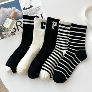 Chaussettes rayées noires <span class=keywords><strong>et</strong></span> blanches en coton, chaussettes longues à la mode <span class=keywords><strong>japonaise</strong></span>, douces <span class=keywords><strong>et</strong></span> confortables - Product Image 1
