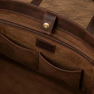 Bolso de Mano de Cuero para Mujer de Alta Calidad, Diseño Artesanal y Estilo Moderno y Elegante, Disponible a un Precio Accesible - Product Image 3