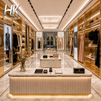 Présentoirs à vêtements écologiques personnalisés, étagères à sacs à main à cadre doré, présentoirs à chaussures, caissons lumineux LED pour affiches pour boutique de mode