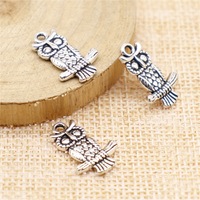 Pendentif Chouette sur Branche 19x12mm en Alliage Argent Vieilli à 1 Boucle pour Collier Thème Forêt