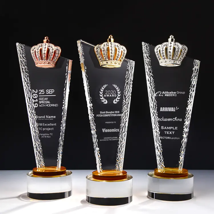 Großhandel personal isierte Crystal Crown Awards benutzer definierte Logo Medaillen Tassen K9 Crystal Pageant Glass Trophy mit Krone für die Meisterschaft