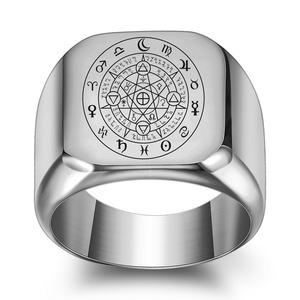 Bague Constellation Carrée pour Homme 18 mm, Or Gravé au Laser, Design Zodiaque, Bijou Cadeau - Product Image 3