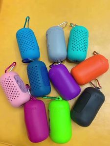 Serviette rafraîchissante en coton pour le sport, le fitness et les voyages, avec pochette de transport en silicone personnalisée - Product Image 4