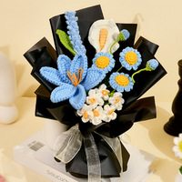 Realistischer handgehäkelter Garnstrauß mit Tulpen & Calla-Lilien für Muttertag & Weihnachten, Tischdekoration für Zuhause