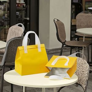 Sac isotherme de luxe en non-tissé avec feuille d'aluminium, personnalisable (logo et taille), pour livraison de repas, pizzas, pique-niques et maintien au chaud des déjeuners - Product Image 4