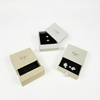 Boîte à bijoux de luxe personnalisée avec fermeture magnétique rigide et impression de logo en or