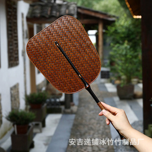 พัดลมไม้ไผ่ทอมือแบบจีน ด้ามยาว พัดลมระบายความร้อนในฤดูร้อน - Product Image 1