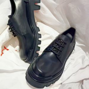 Chaussures décontractées de luxe sur mesure pour hommes, en cuir de haute qualité, à semelle épaisse et rouge, idéales pour le bureau, les fêtes et les mariages - Product Image 3