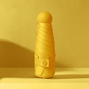 Mini <span class=keywords><strong>parapluie</strong></span> de poche 5 plis de haute qualité avec poignée ronde pour les voyages et la rentrée scolaire cadeau promotionnel <span class=keywords><strong>parapluie</strong></span> ouvert <span class=keywords><strong>à</strong></span> la main - Product Image 3