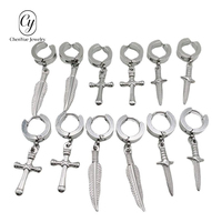 Boucles d'oreilles créoles Huggie en acier inoxydable style urbain avec breloques croix, épée et feuille, unisexe, bijoux d'oreille personnalisés, vente en gros