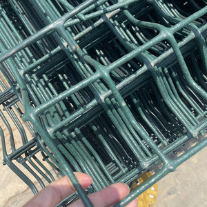 高强度防护围栏款式3D方形电焊网围栏待售 - Product Image 4