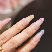 Faux ongles à presser minimalistes, longs, en forme d'amande, avec base nude transparente brillante, pour usage quotidien, décontracté ou de fête