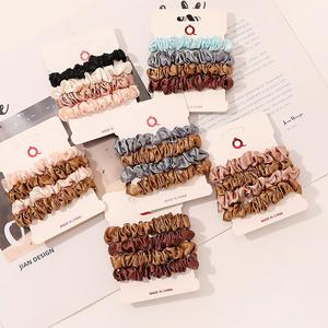 Juego de 4 coleteros de satén con tarjeta de embalaje, banda elástica para el pelo, sujeta coletas - Product Image 4