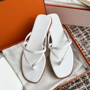 Zapatos de Diseñador de Lujo para Hombre y Mujer, Estilo Casual para Caminar, Sandalias de Playa, Chanclas Modernas de Cuero PU - Product Image 3