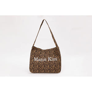 Yizhi <span class=keywords><strong>MK</strong></span> <span class=keywords><strong>กระเป๋า</strong></span>ผ้าใบสะพายไหล่<span class=keywords><strong>ข้าง</strong></span>เดียวความจุขนาดใหญ่พิมพ์ลายเสือดาวเกาหลี<span class=keywords><strong>กระเป๋า</strong></span>ผ้าใบอเนกประสงค์สไตล์เดียวกัน - Product Image 5