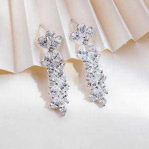 ต่างหูเพชรเลี้ยงในห้องปฏิบัติการ ทอง 18k ต่างหูแบบสั่งทำ ต่างหูแบบติดหู ต่างหูสำหรับผู้หญิง - Product Image 3