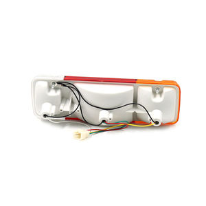 Estas luces traseras para automóvil son compatibles con las luces traseras originales de los modelos Toyota Land Cruiser FJ79 LC75 de 2007-2023. - Product Image 1
