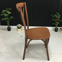 Chaise à dossier croisé en métal couleur grain de bois pour événements et mariages, en promotion