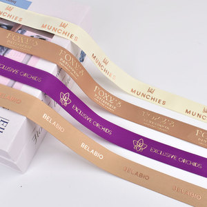 ริบบิ้นพิมพ์ลายฟอยล์สีโรสโกลด์ 3 มิติ ขายส่ง ริบบิ้นผ้าซาตินโพลีเอสเตอร์แบบม้วน ริบบิ้นโกรเกรน ริบบิ้นสั่งทำพร้อมโลโก้ สำหรับห่อของขวัญและตกแต่ง - Product Image 1