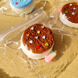 Nouveau jouet à presser réaliste en silicone de qualité alimentaire, en forme de gâteau sandwich au chocolat et au sel marin, pour tous les âges, cadeau facile pour améliorer l'humeur, pour les 5 à 7 ans - Product Image 3