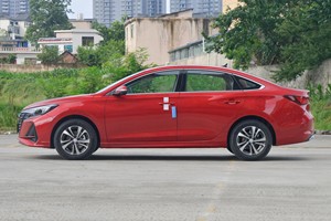 Venta caliente de autos usados en China, Changan Yidong/EADO, gasolina, 1.5T, 4 puertas, 5 asientos, sin accidentes. - Product Image 4