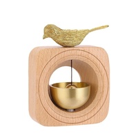 Sonnette moderne style Dopamine en bois de hêtre avec accents en laiton, fixation magnétique, accessoire de voiture simple, cadeau décoratif parfait ; Usine