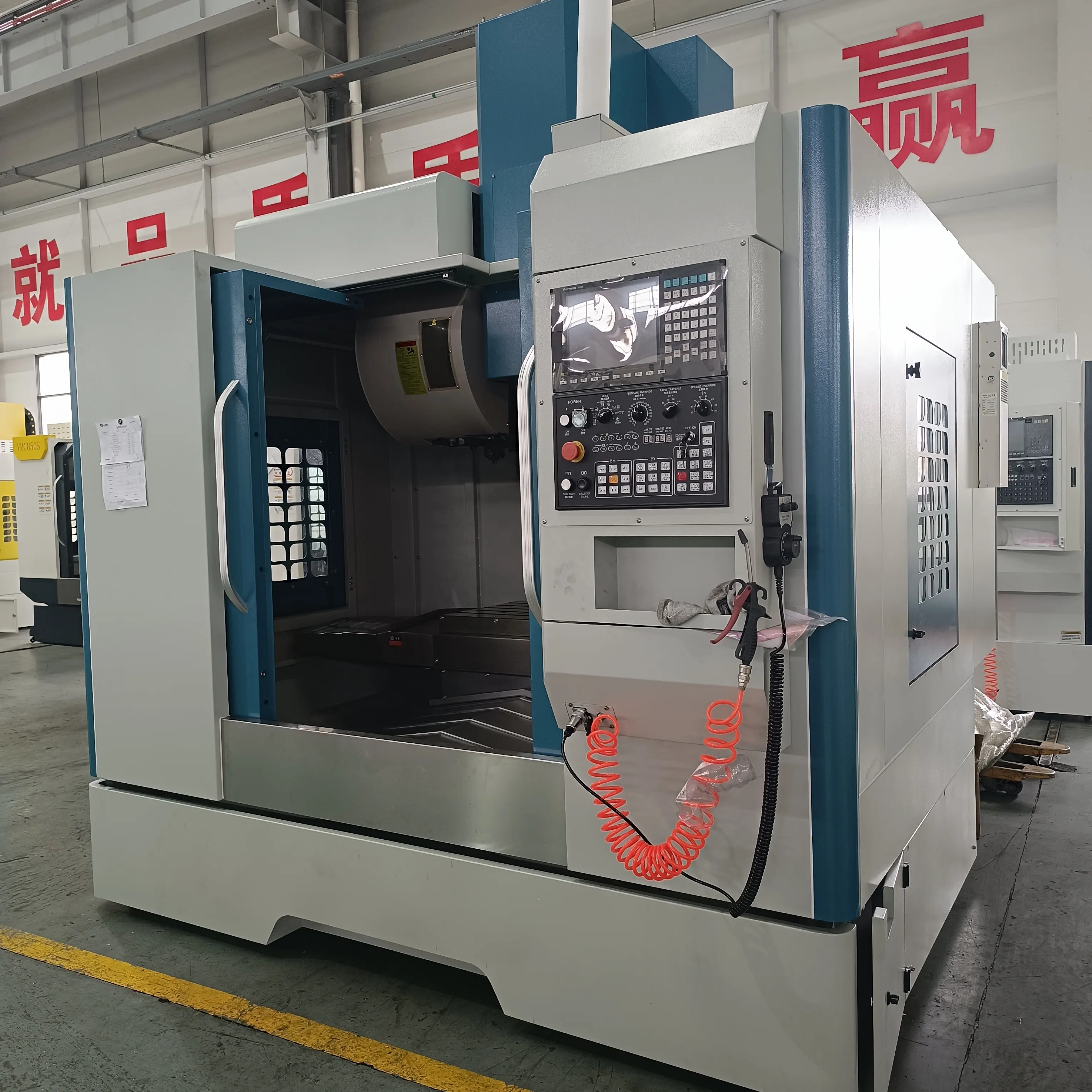 Shandong CNC makinesi aracı fabrika VMC850 donanım kesme ve freze