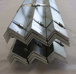<span class=keywords><strong>Cornière</strong></span> en <span class=keywords><strong>acier</strong></span> galvanisé à chaud de 45 degrés pour structure de bâtiment, idéale pour le pliage et le soudage – Approvisionnement direct usine - Product Image 3