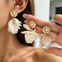 Boucles d'oreilles romantiques élégantes plaquées or, pendentifs de luxe en forme de pétales de fleurs, accessoires de mode haut de gamme, vente en gros TGES9406
