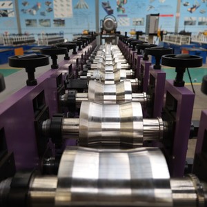 Nouvelle machine de profilage ZKRFM pour profilés et quilles, machine de fabrication de quilles en acier léger haute efficacité pour plafonds et cloisons - Product Image 6