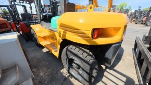 <span class=keywords><strong>Forklift</strong></span> Komatsu 7-ton Bekas Hemat Bahan Bakar Bertenaga Pasokan Pabrik Alat Berat Adaptabilitas Luar Biasa untuk Medan Rumit - Product Image 3